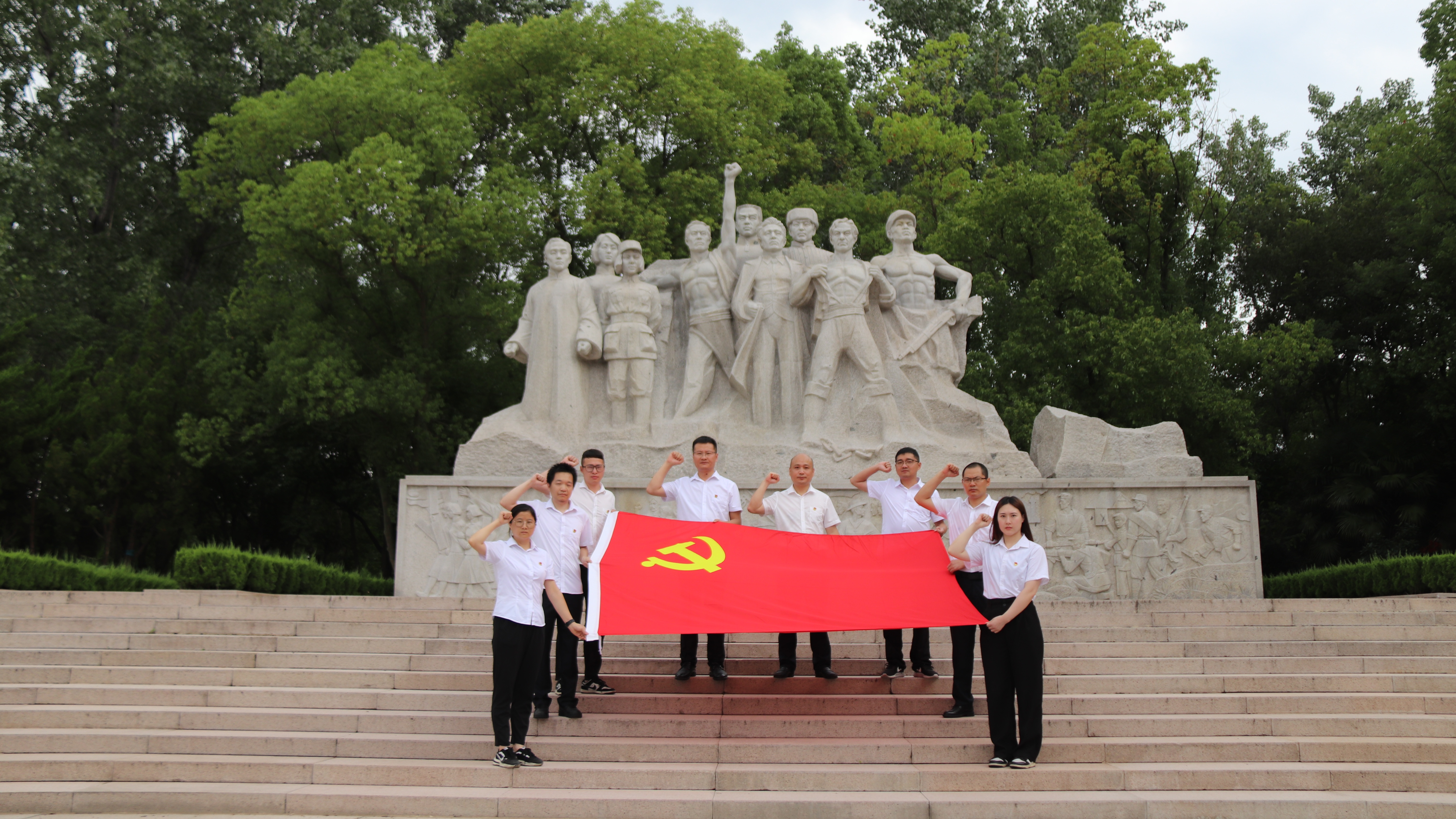 紅(hóng)色引領，全域提升